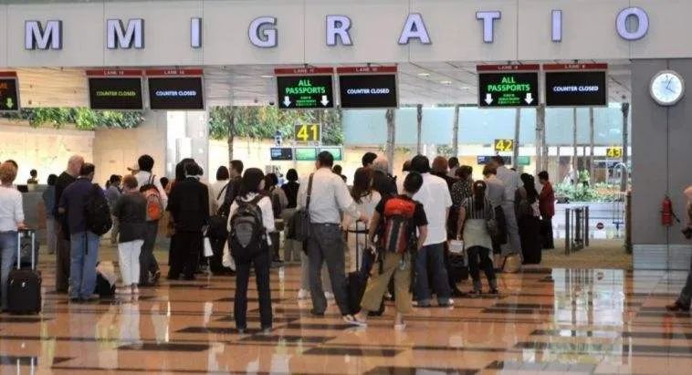 可曲线回国了？香港将取消非香港居民入境限制